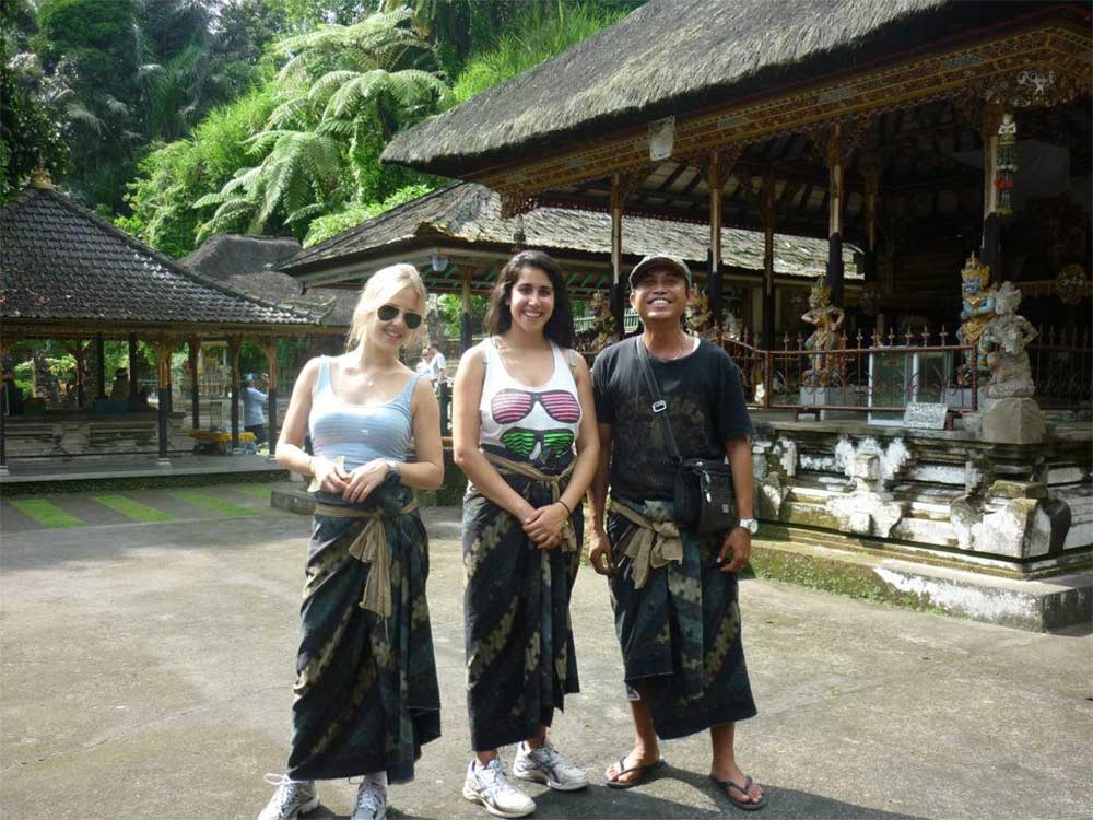 Waspada Pramuwisata Bodong di Bali